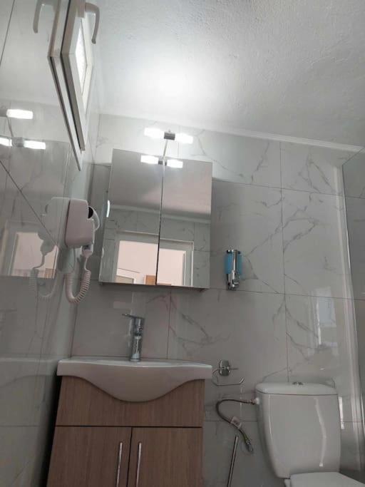 Studio Με Όλες Τις Ανέσεις Vétrina Extérieur photo
